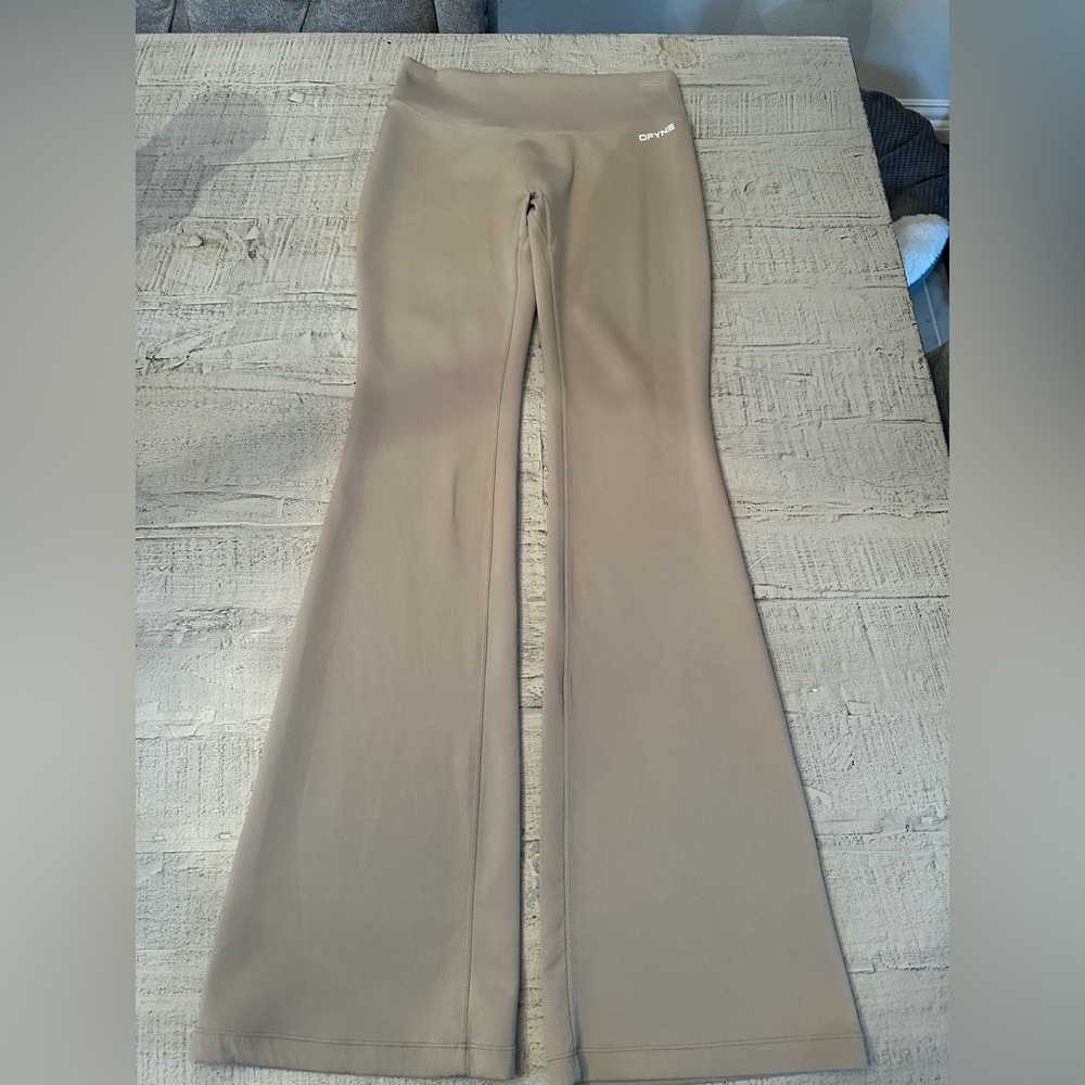 Dfyne Hannah Pearson Flared Leggings in Beige
